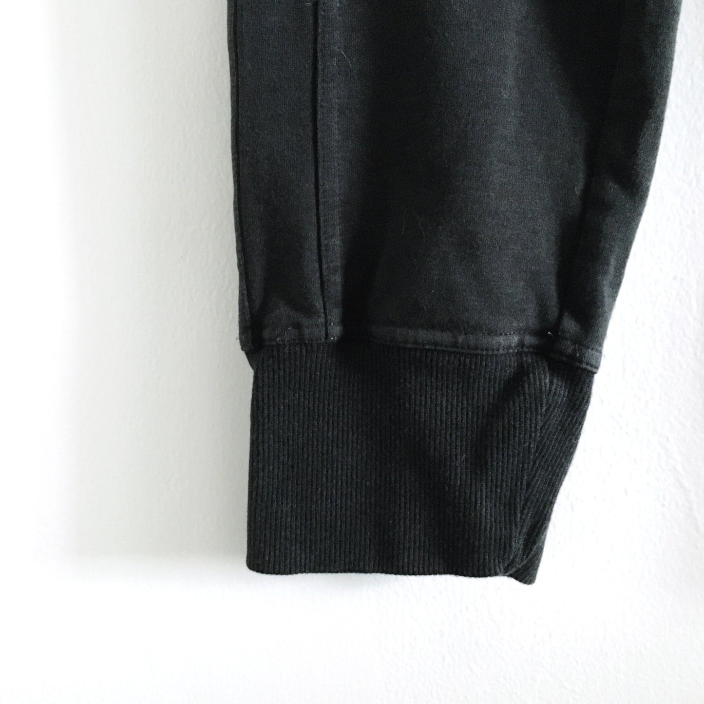 Lolë tapered joggers with ruched pocket - size Medium
