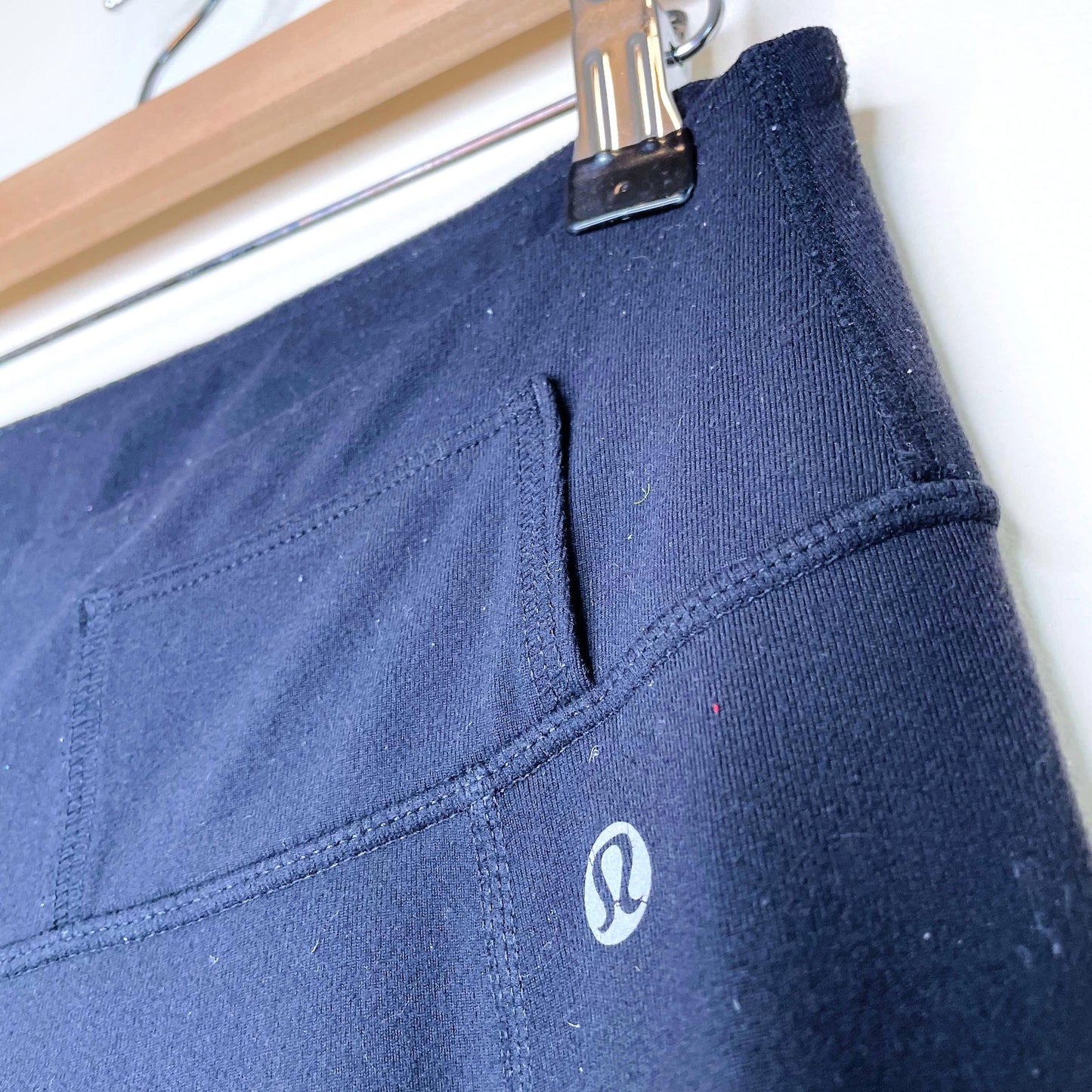 lululemon straight slim yoga pant with belt loops - size 6