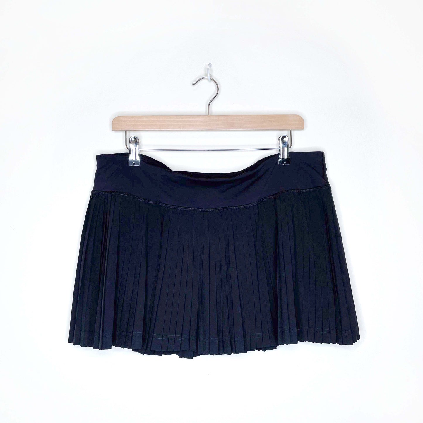 lululemon black pleat to street skirt shorts - size 12