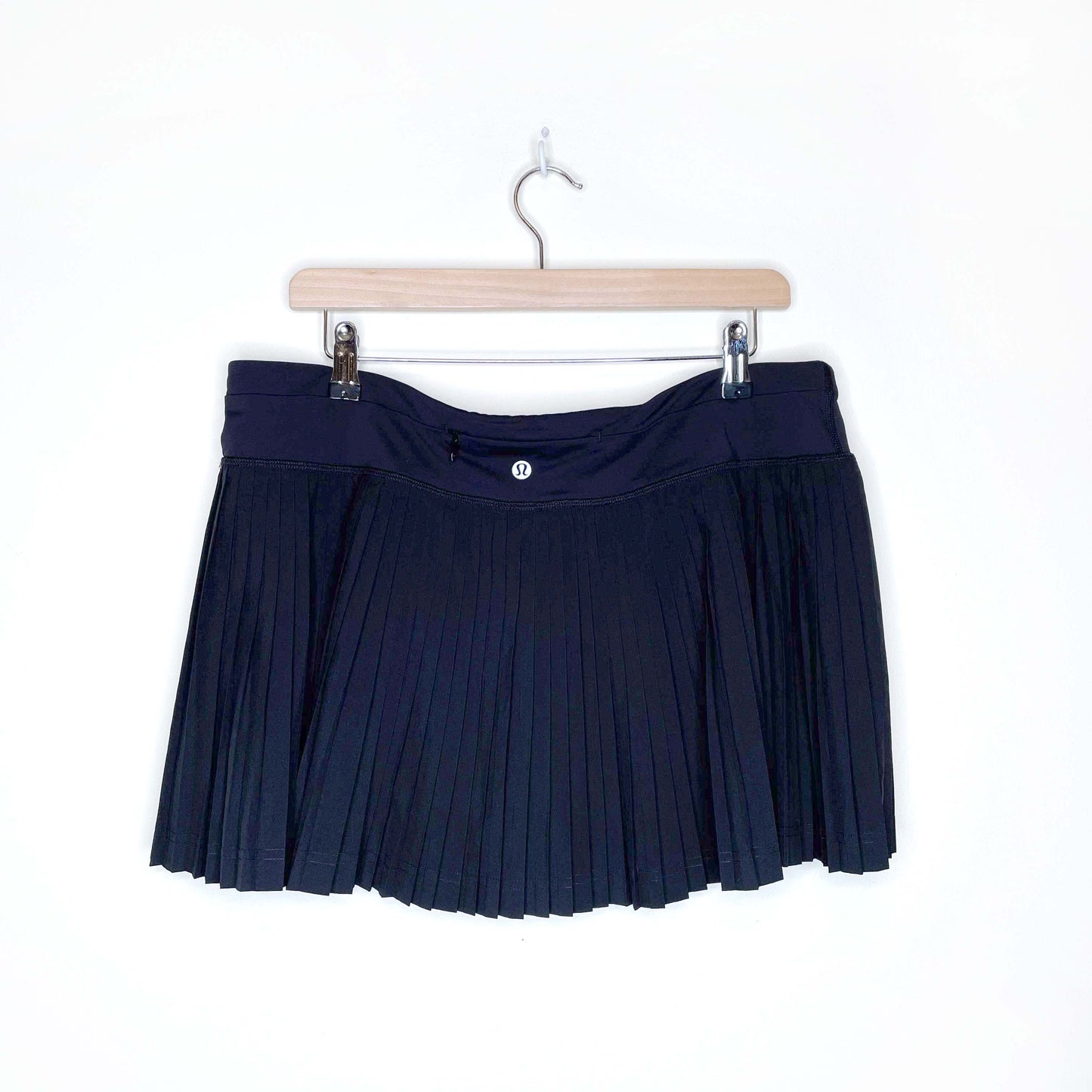 lululemon black pleat to street skirt shorts - size 12