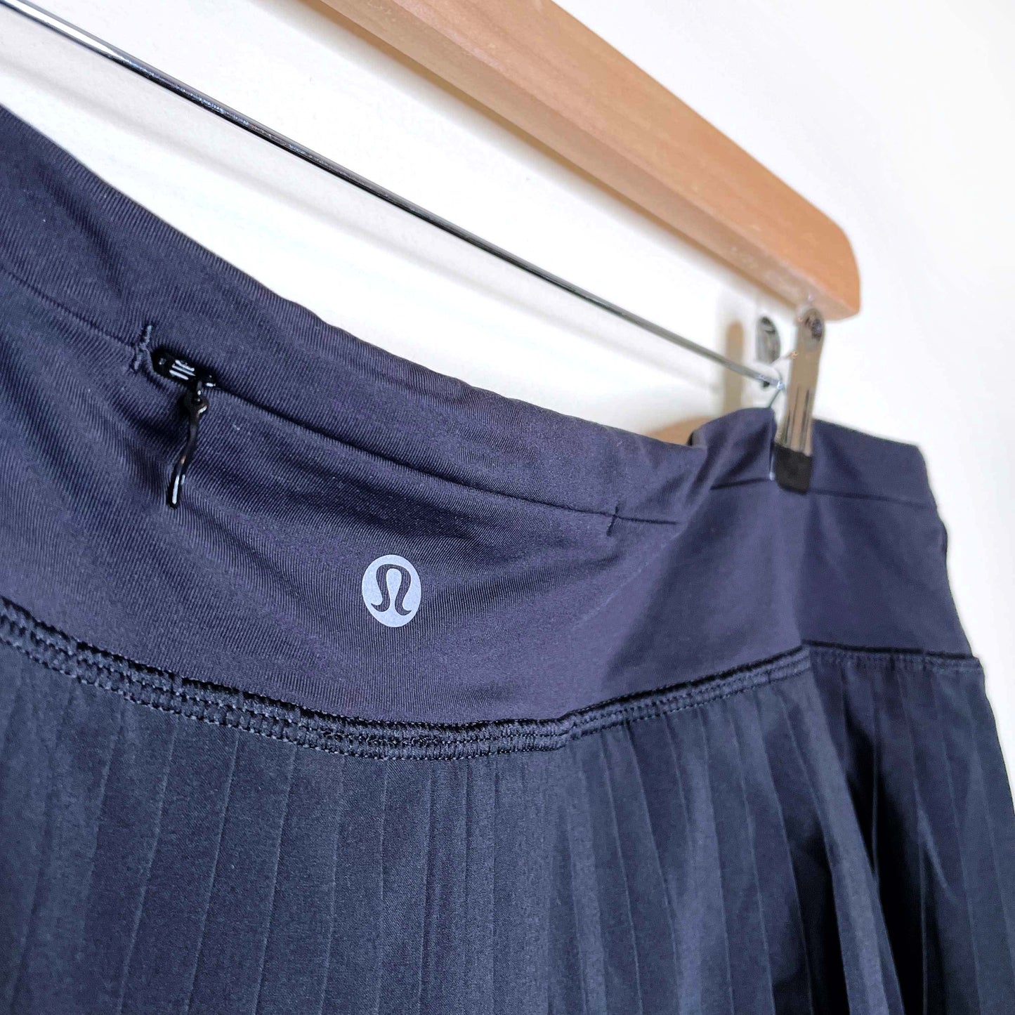 lululemon black pleat to street skirt shorts - size 12