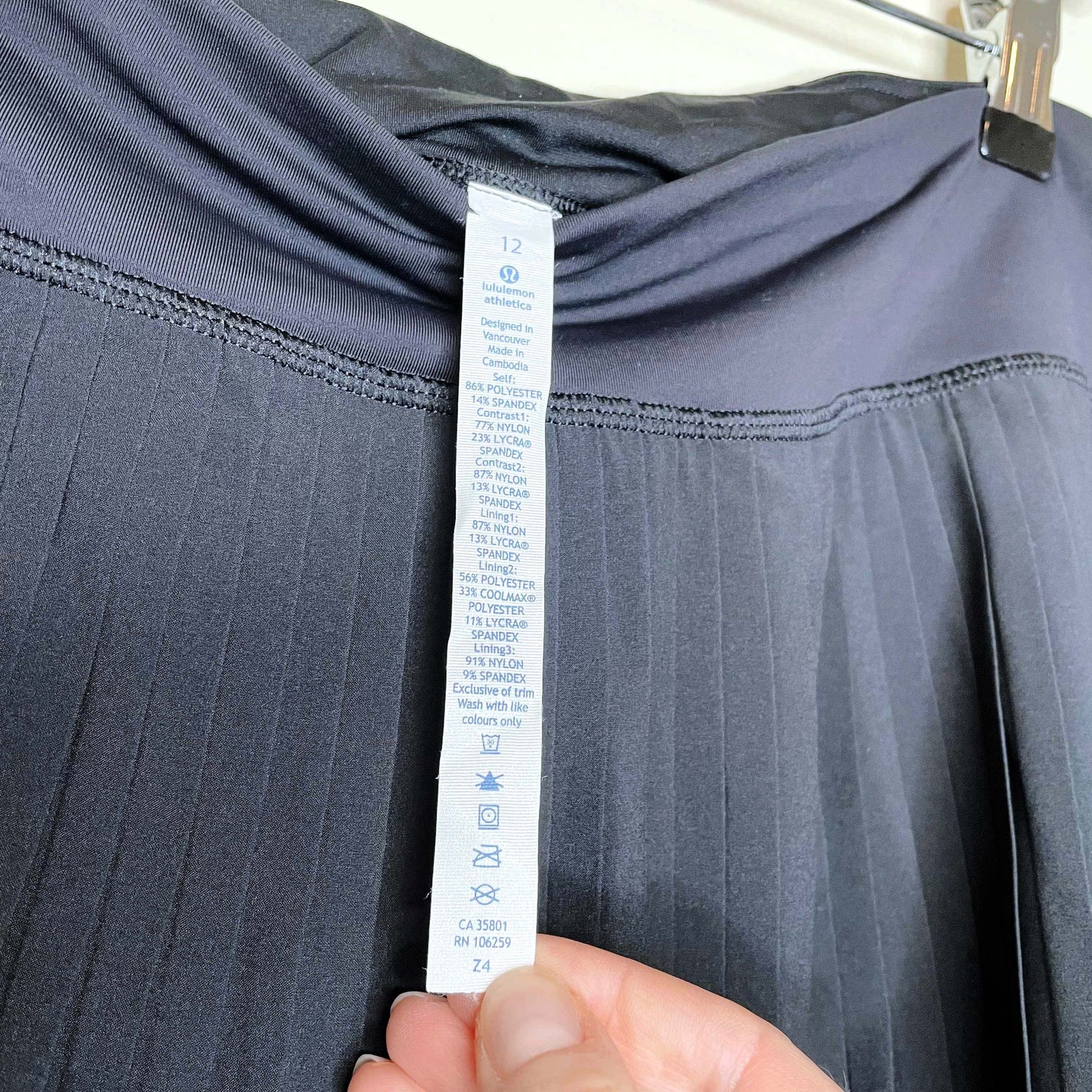 lululemon black pleat to street skirt shorts - size 12