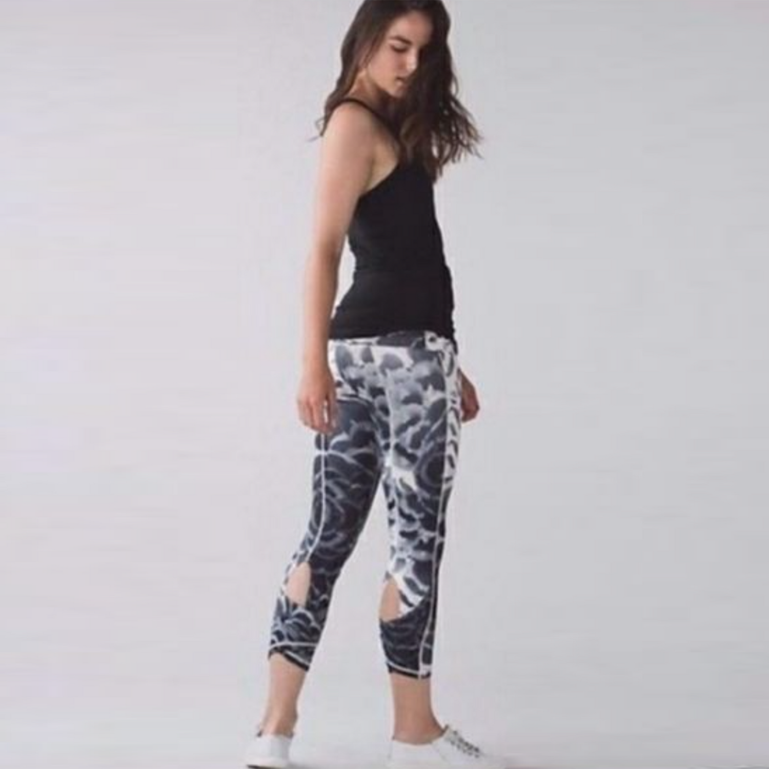 lululemon yin to you pretty plume angel wing crop leggings - size 4/6 –  good market thrift store