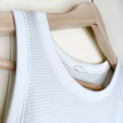 lululemon swiftly tech racerback tank top 2.0 - size 6