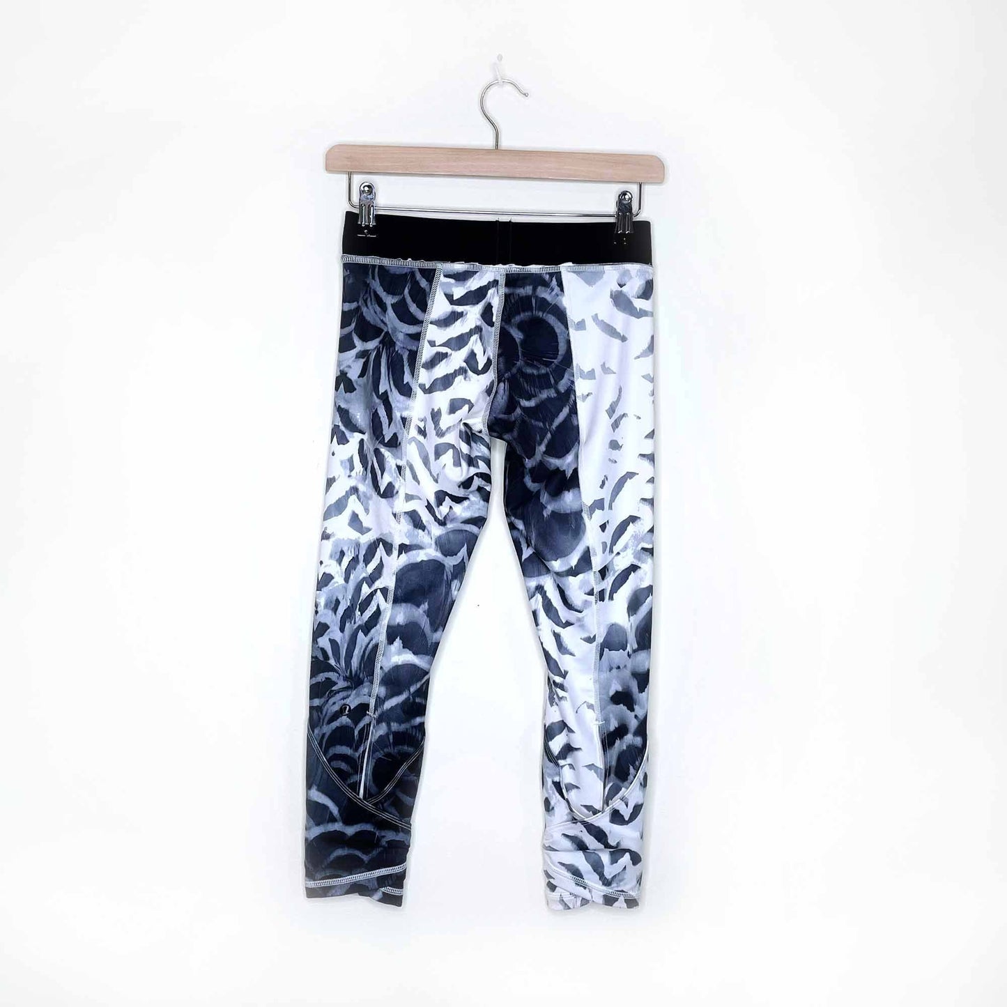 lululemon yin to you pretty plume angel wing crop leggings - size 4/6