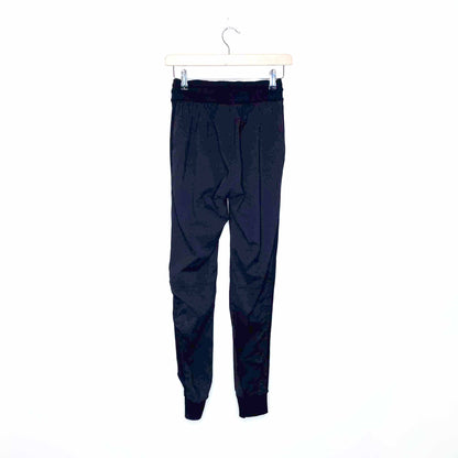 lululemon 2020 beyond the studio jogger - size 2