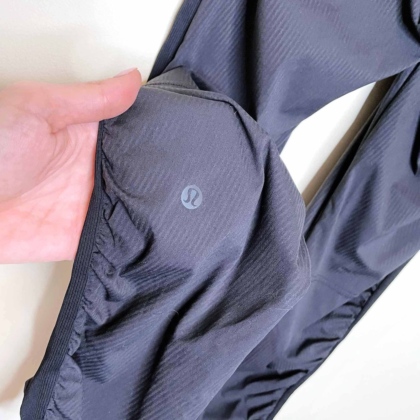 lululemon 2020 beyond the studio jogger - size 2