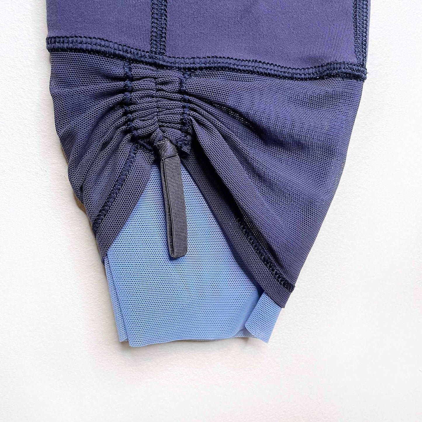 lululemon 23" crop leggings with sheer ruching tie back hem - size 6