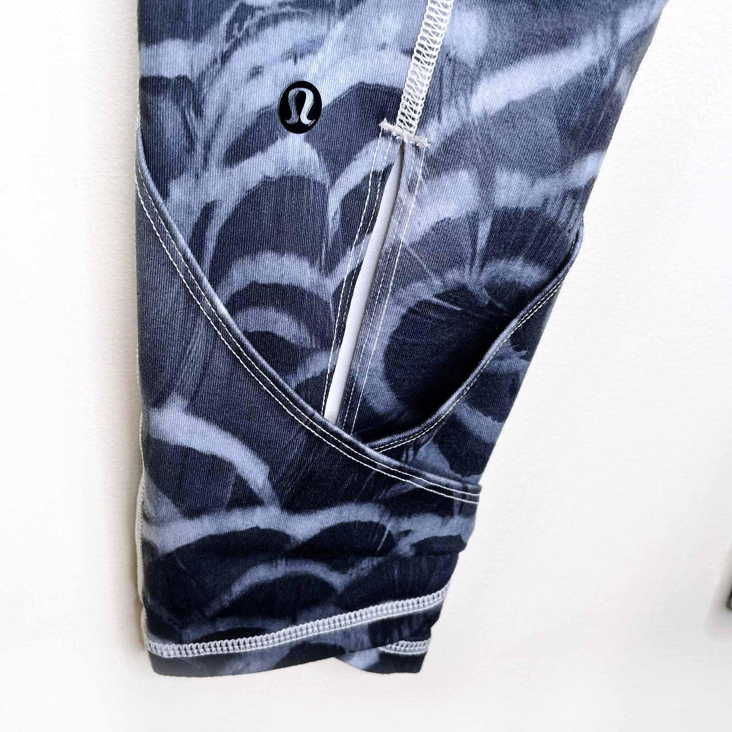 lululemon yin to you pretty plume angel wing crop leggings - size 4/6