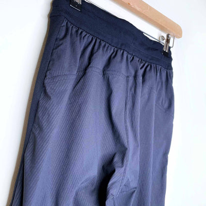 lululemon 2020 beyond the studio jogger - size 2