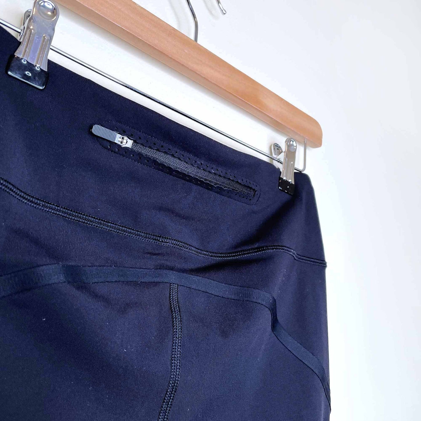 lululemon smooth stride crop full on luxtreme tights - size 6