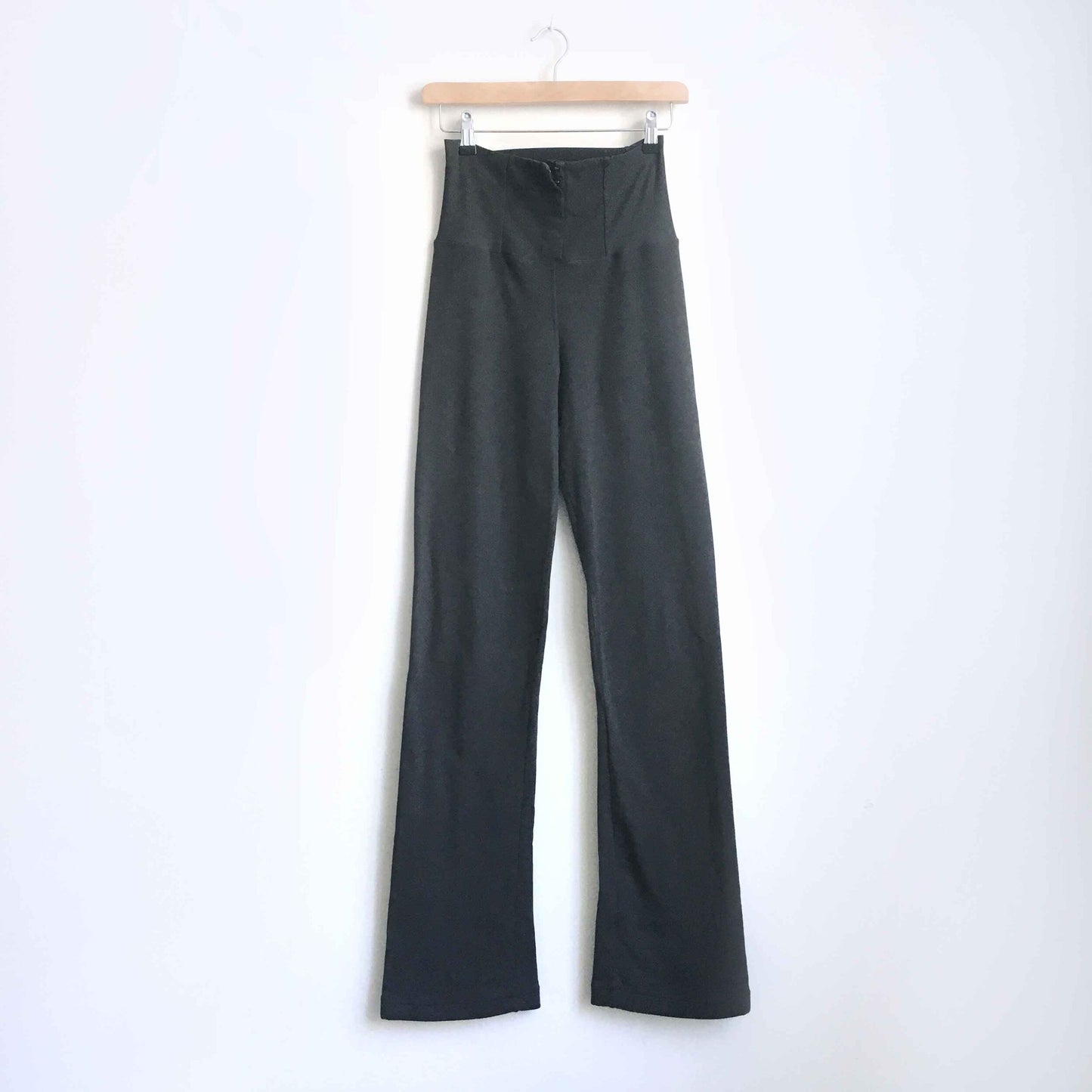 lululemon super high rise hook my eye yoga pants - size 4