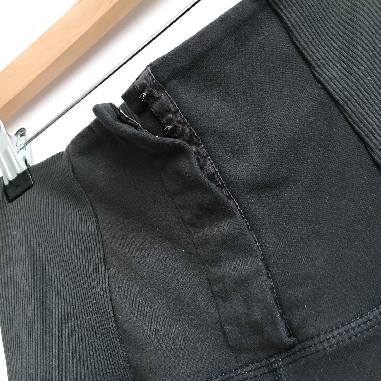 lululemon super high rise hook my eye yoga pants - size 4