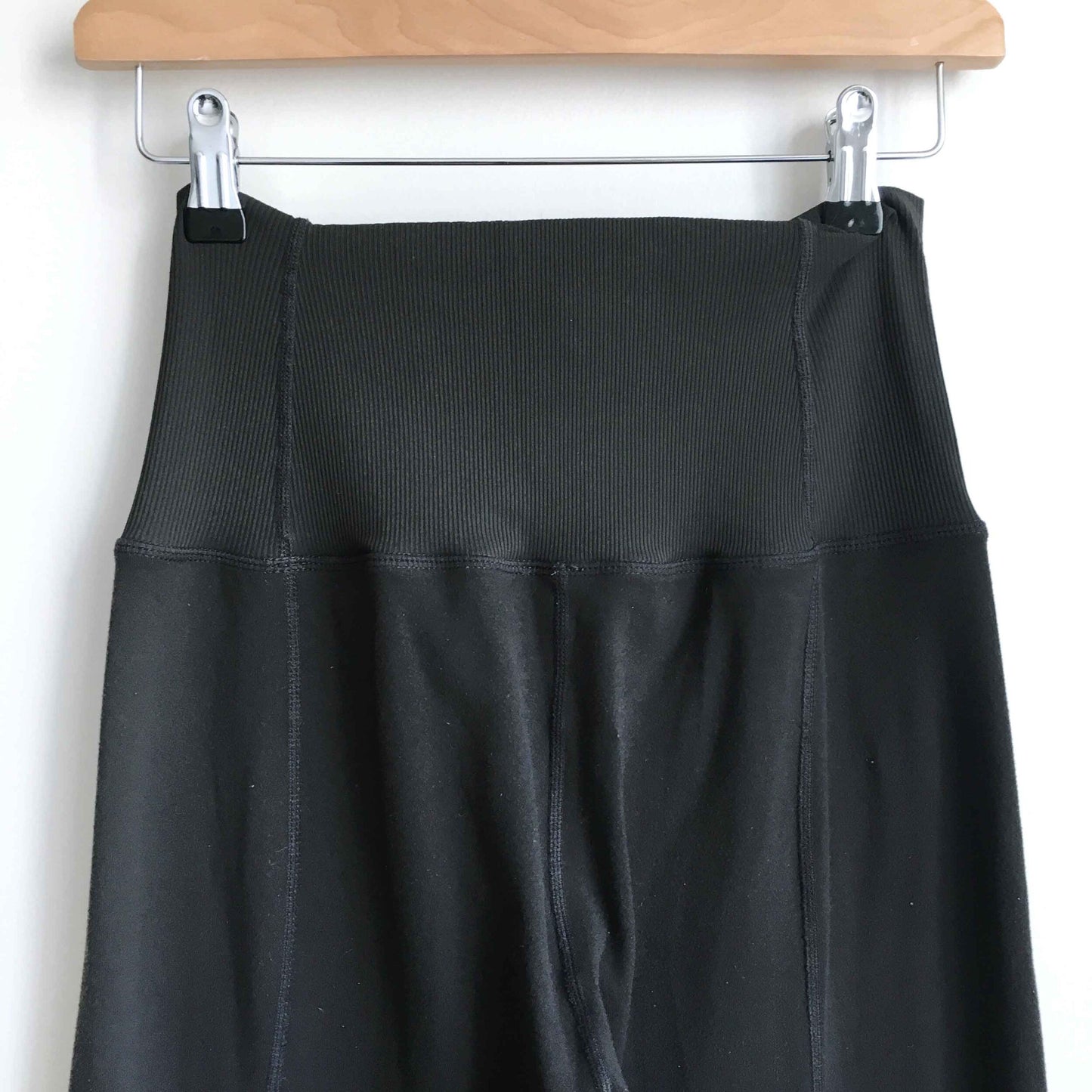 lululemon super high rise hook my eye yoga pants - size 4