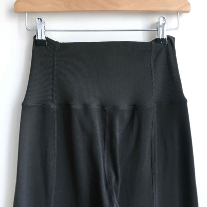 lululemon super high rise hook my eye yoga pants - size 4