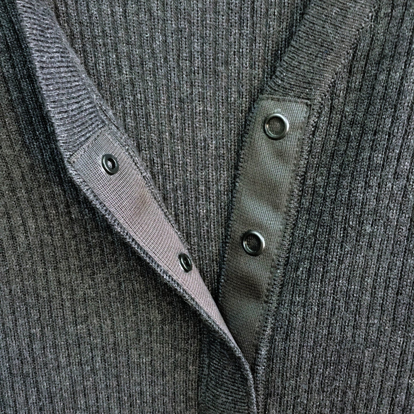 lululemon ribbed snap button long sleeve - size 8