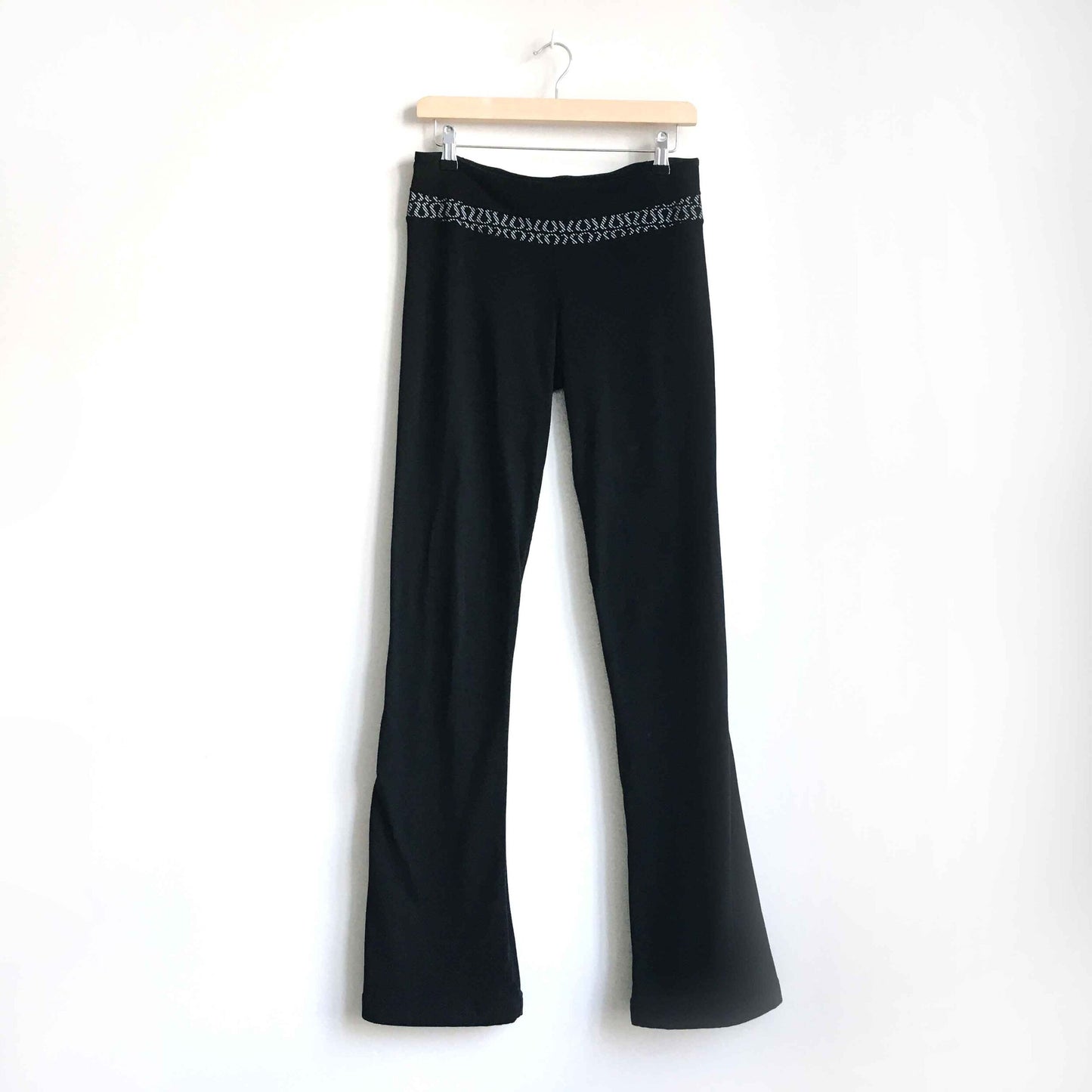 lululemon high-rise groove pant with logo waistband - size 6