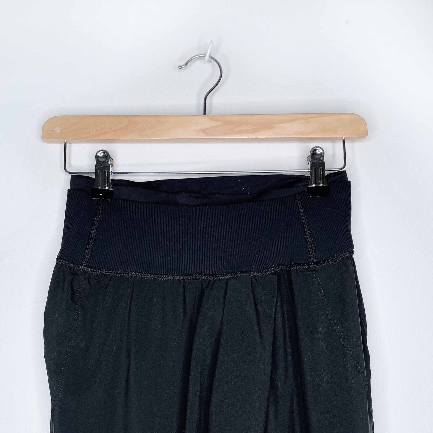 lululemon high rise relaxed yogini pants - size 4