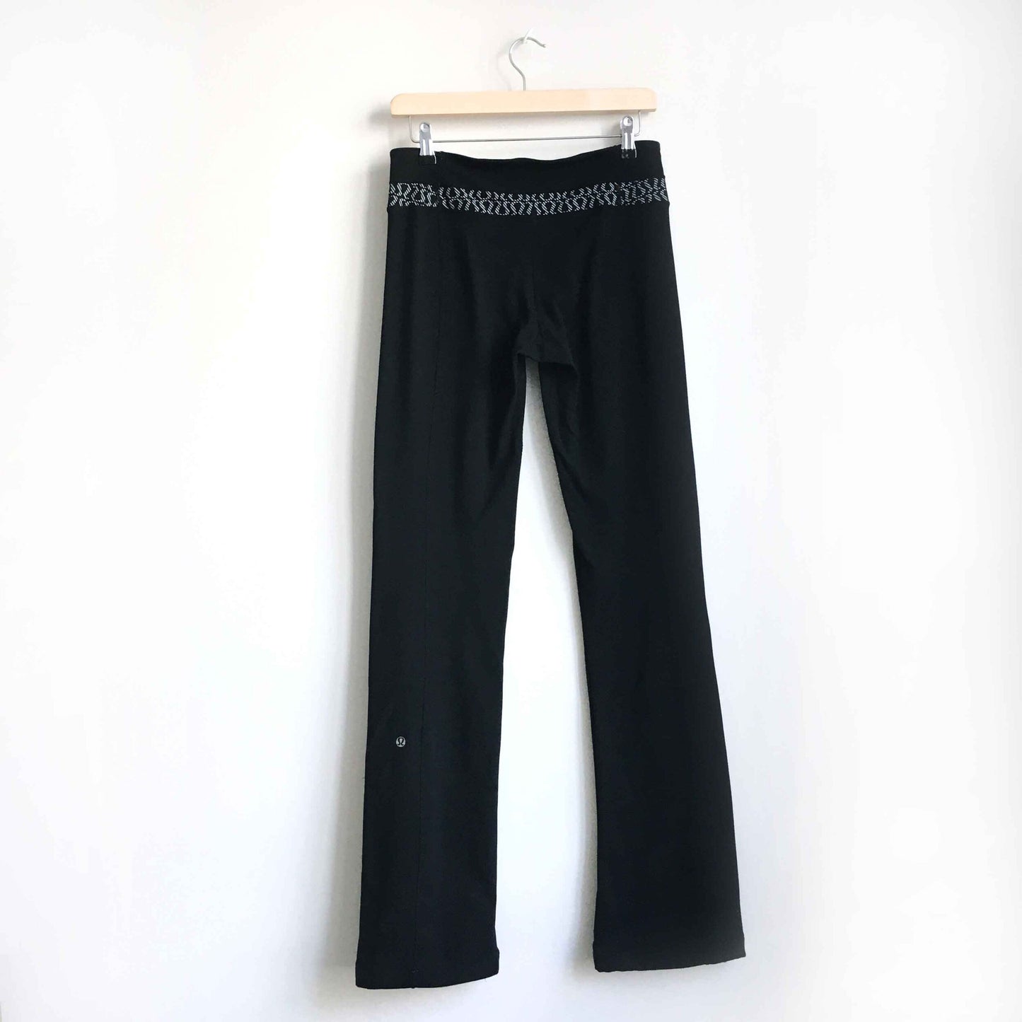 lululemon high-rise groove pant with logo waistband - size 6