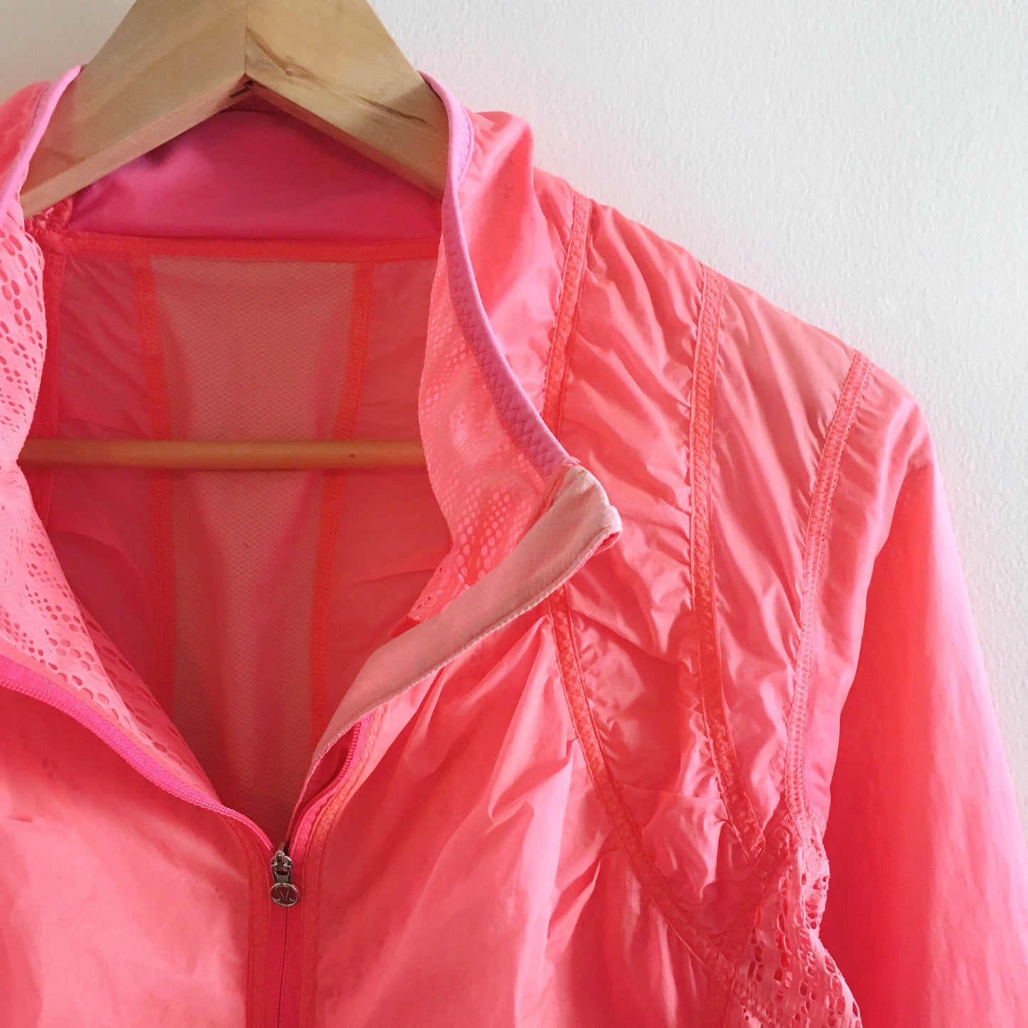 lululemon run wild flash jacket - size 8