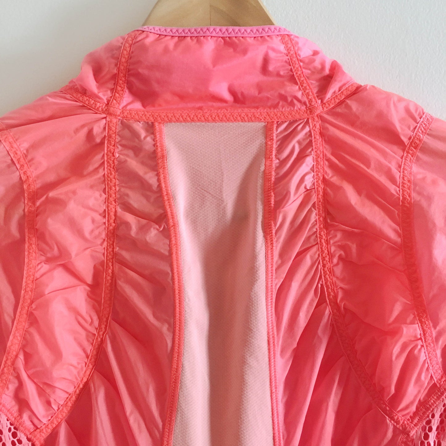 lululemon run wild flash jacket - size 8
