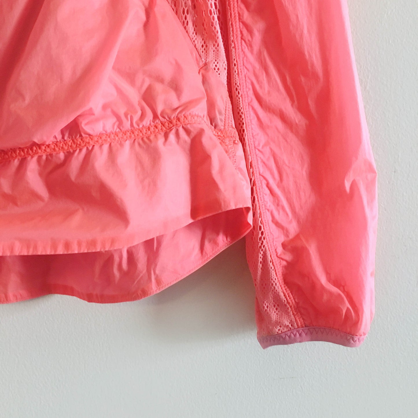 lululemon run wild flash jacket - size 8