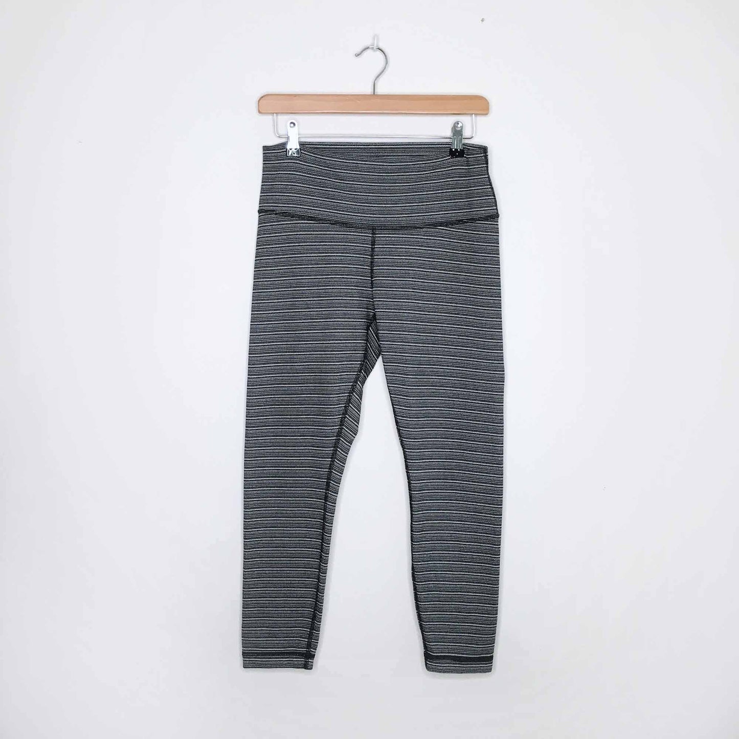 lululemon high rise stripe wunder under crop - size 8