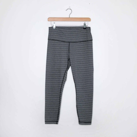 lululemon high rise stripe wunder under crop - size 8