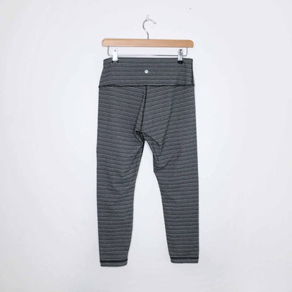 lululemon high rise stripe wunder under crop - size 8