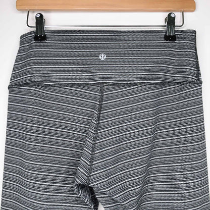 lululemon high rise stripe wunder under crop - size 8