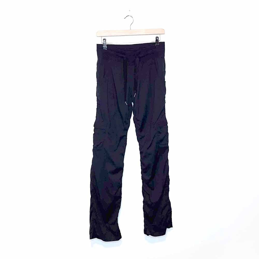 lululemon on the move mid rise cargo studio pants - size 6