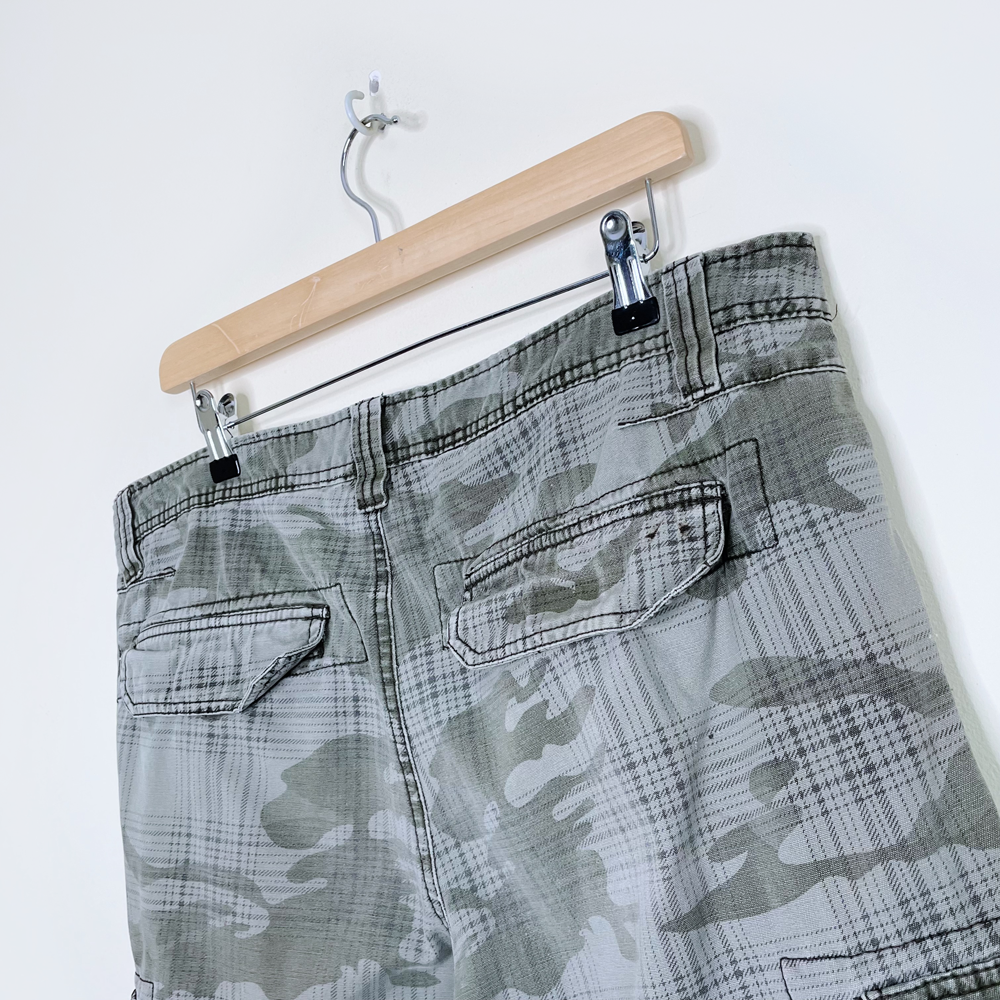 vintage y2k machine camo cargo pants - size 36 M