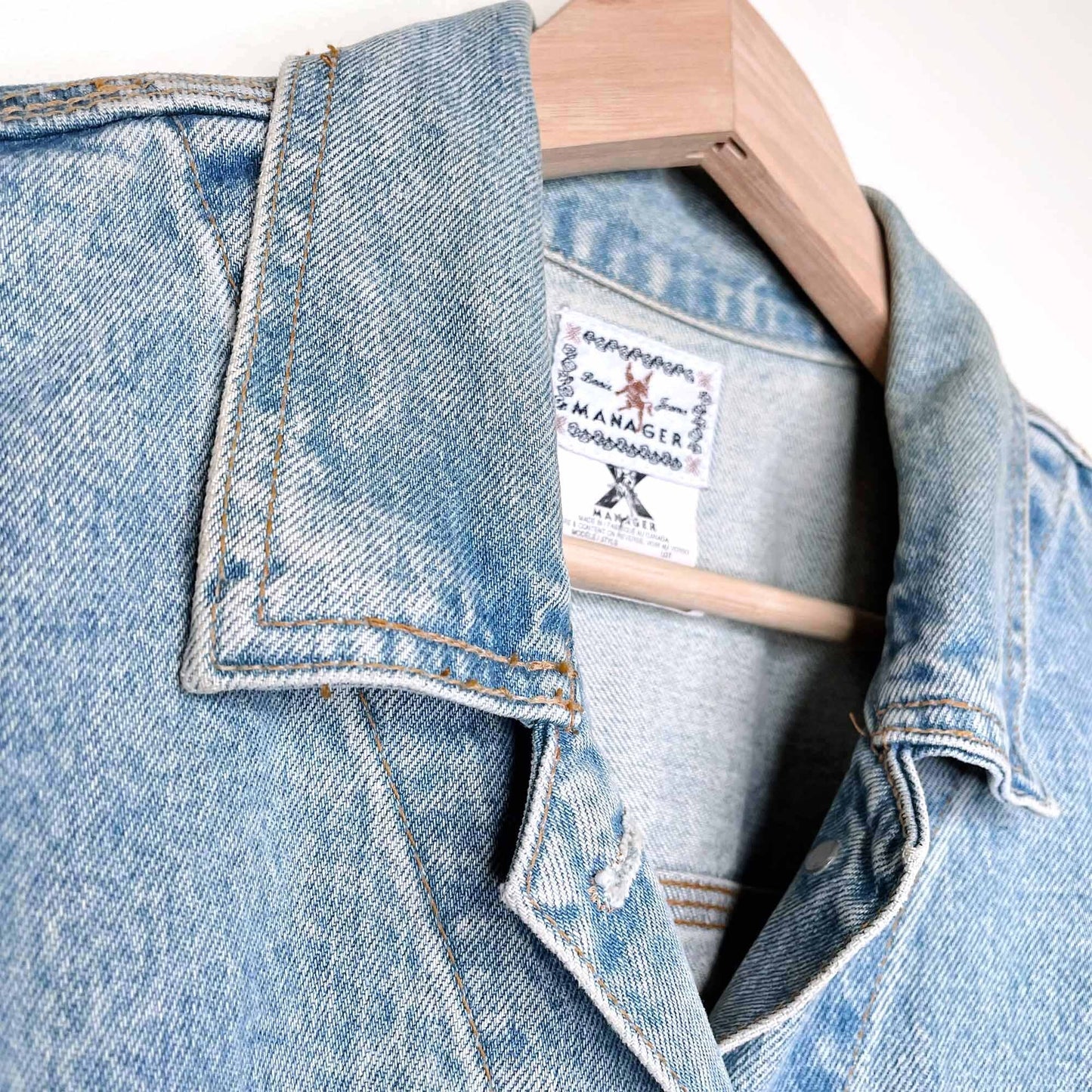 vintage manager cropped denim jean jacket - size medium