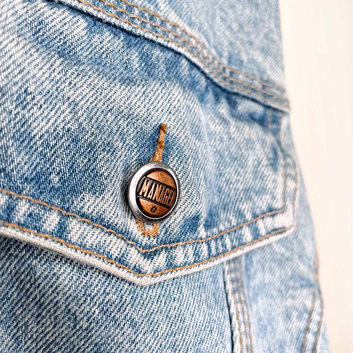 vintage manager cropped denim jean jacket - size medium