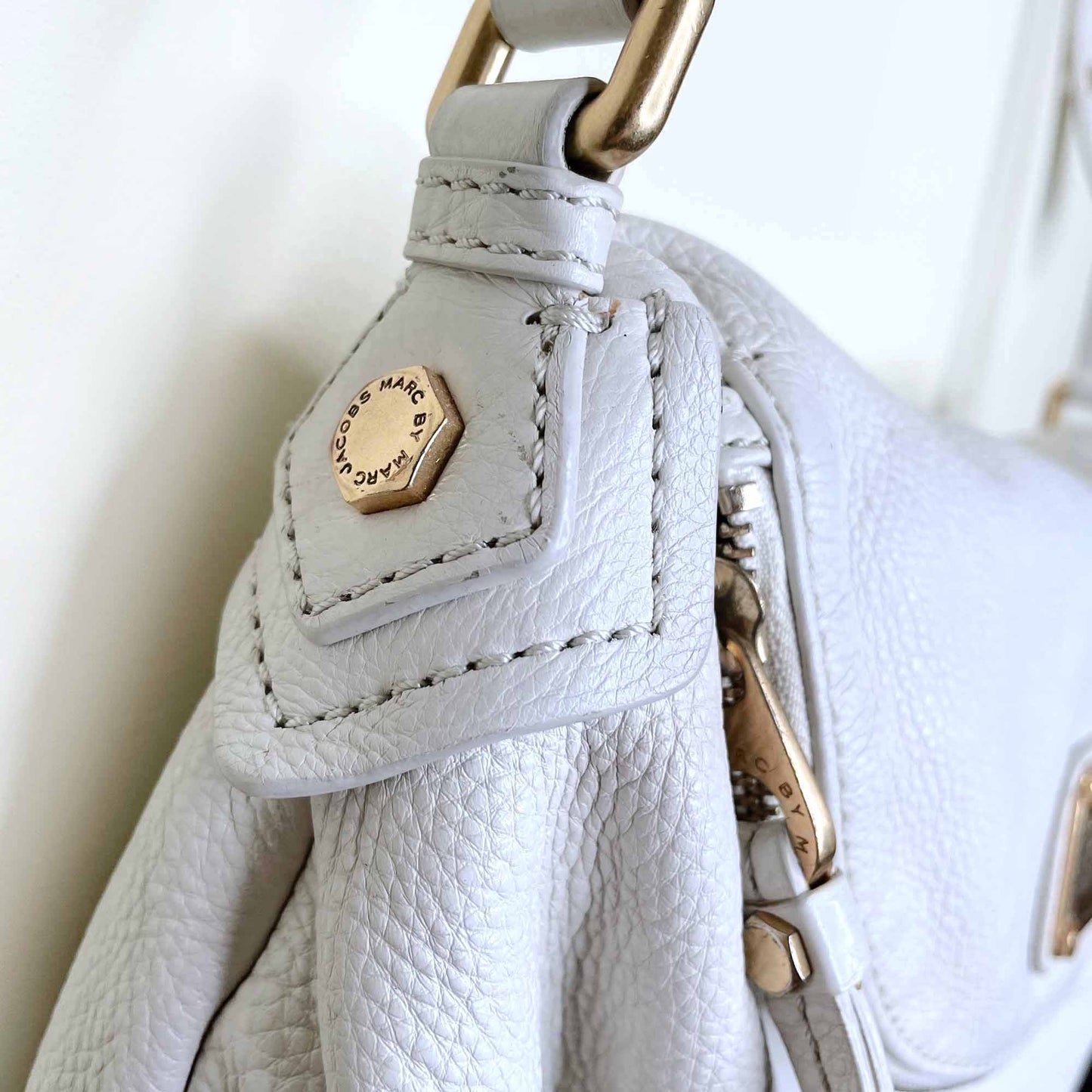 marc jacobs natasha q leather messenger crossbody bag