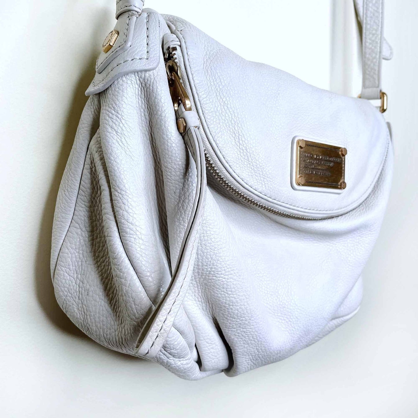 marc jacobs natasha q leather messenger crossbody bag