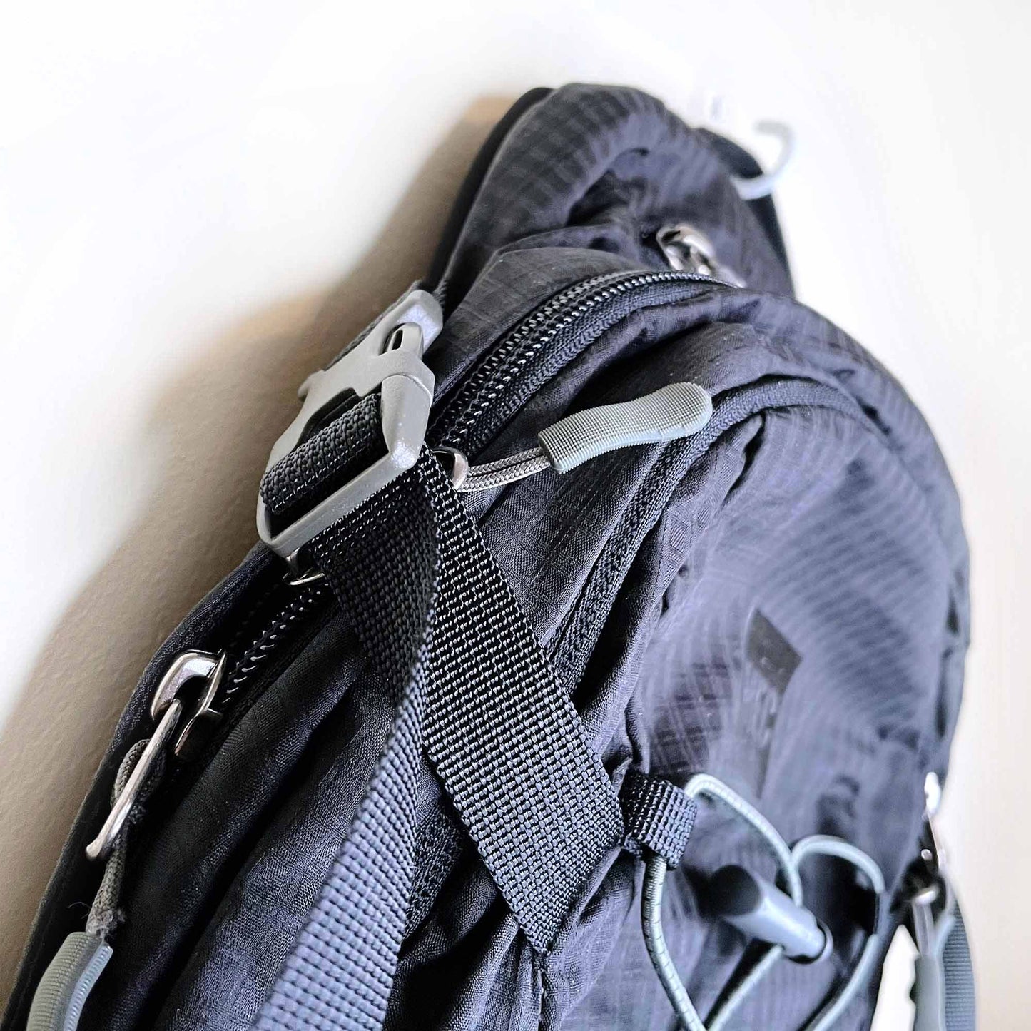 mec black mountain fountain 9L hiking backpack