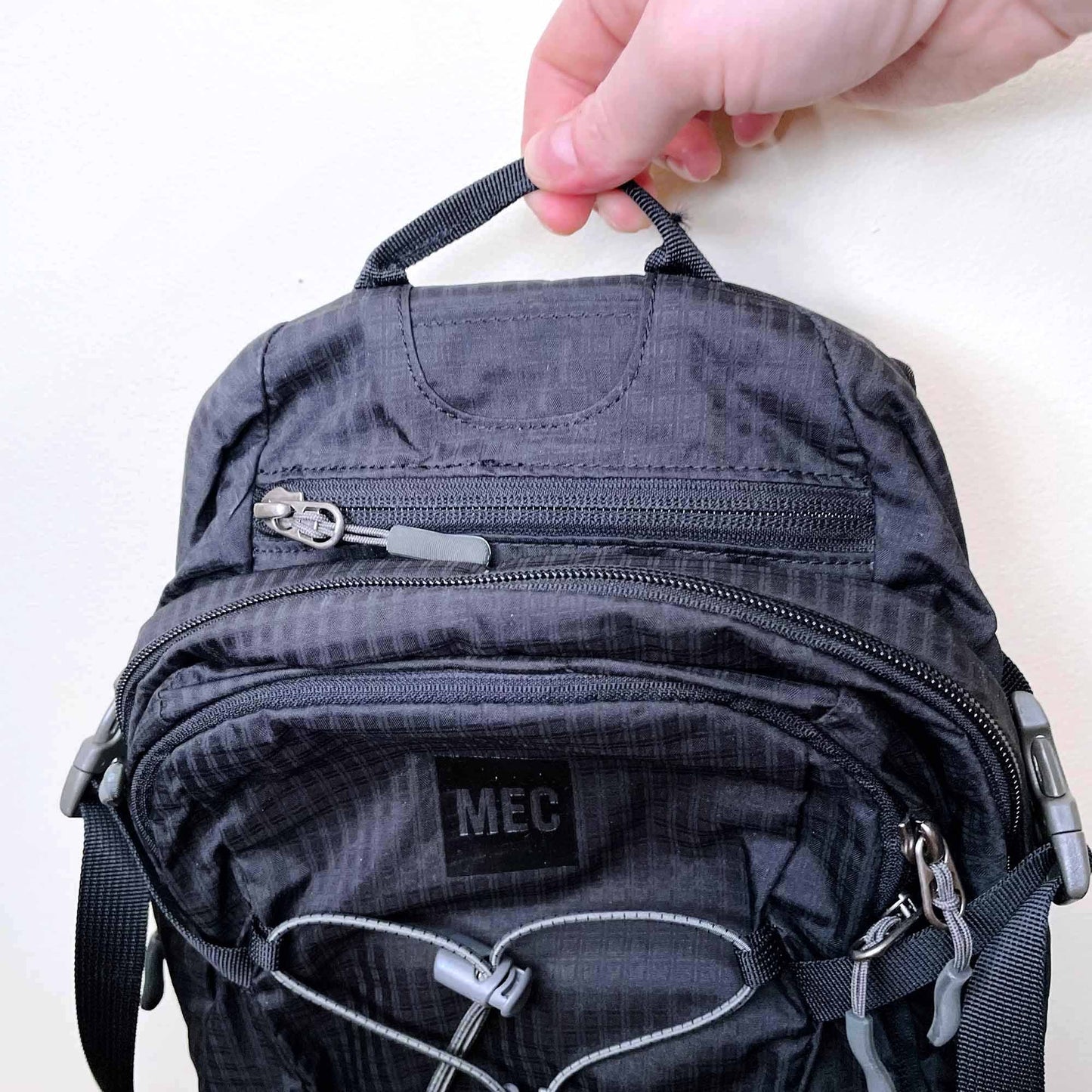 mec black mountain fountain 9L hiking backpack