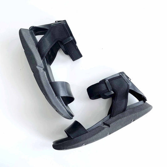 mia reed platform sandal in black - size 7.5