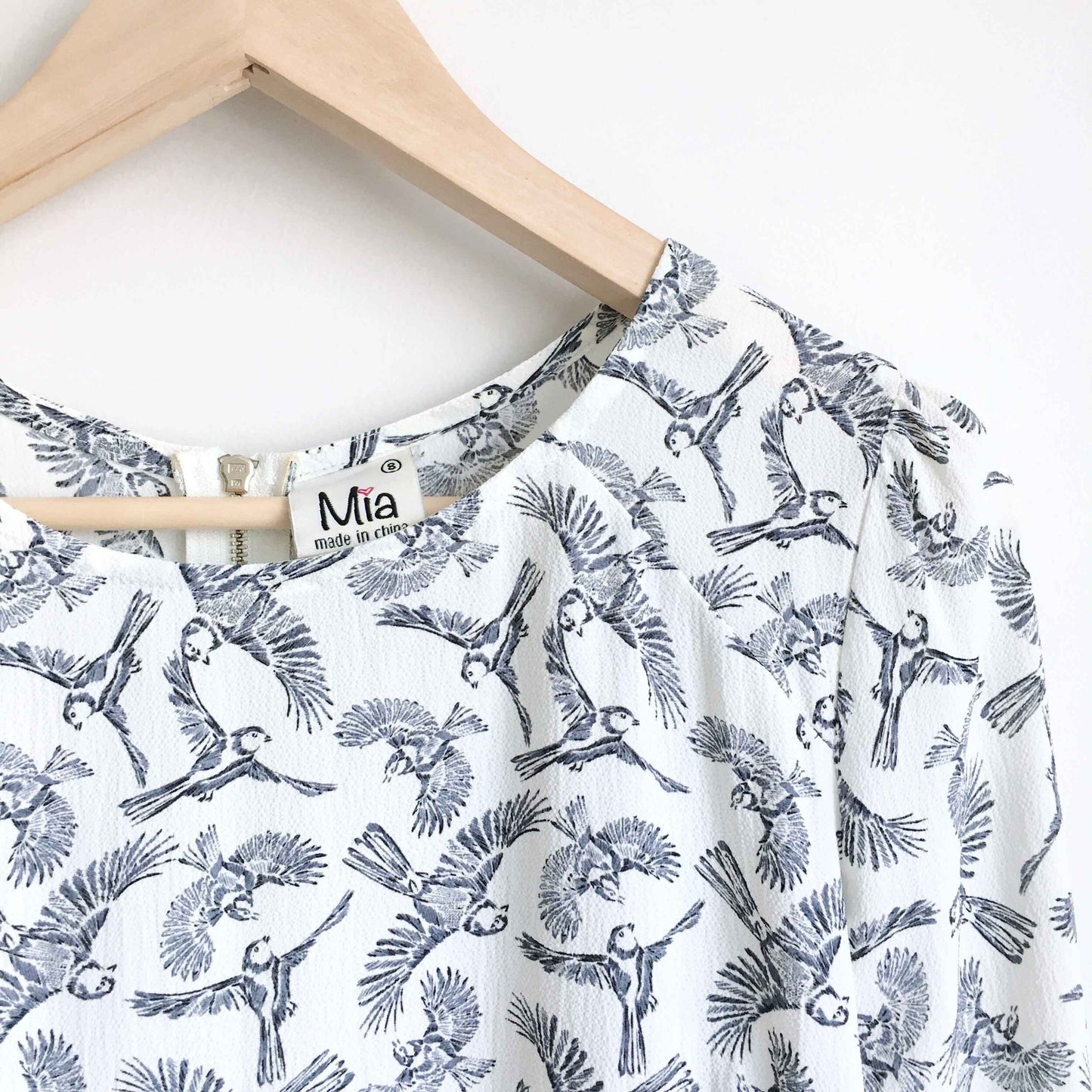 Mia bird pattern crepe blouse - size 8