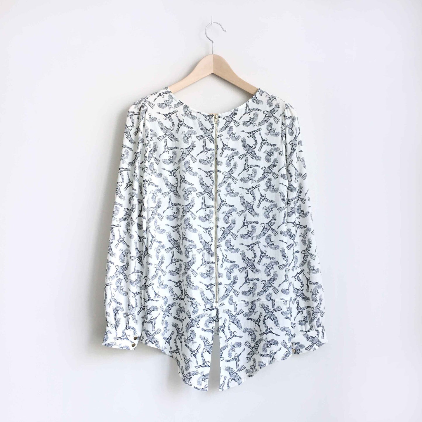 Mia bird pattern crepe blouse - size 8
