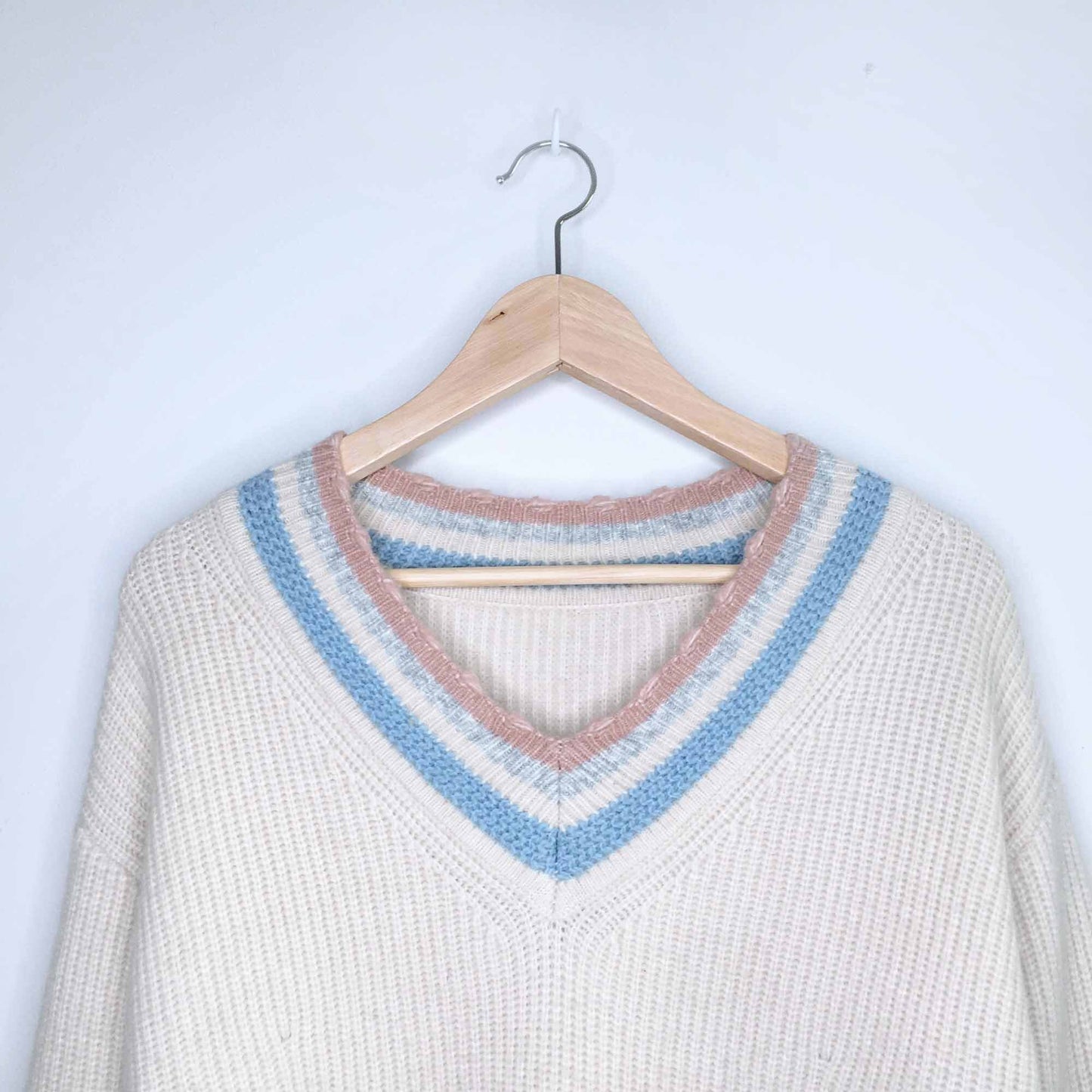 Mijor Style cashmere-blend v-neck sweater - size Medium