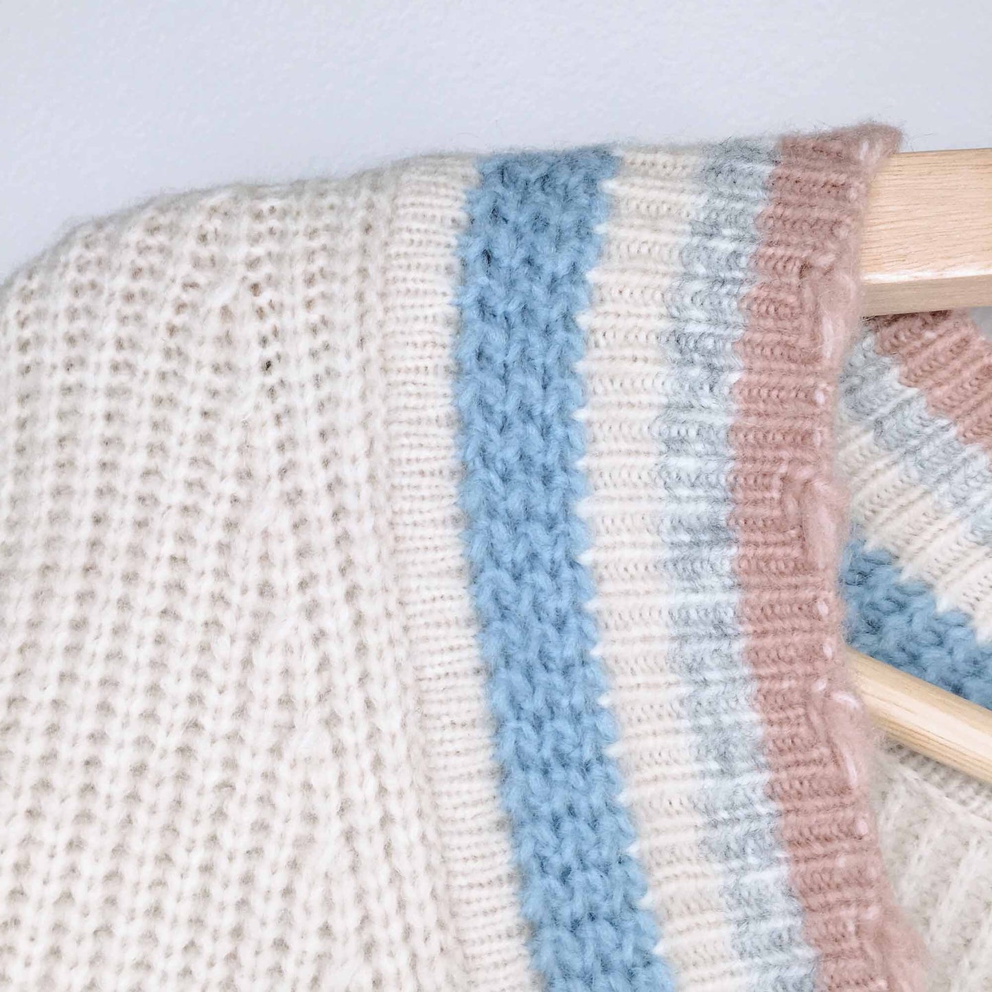 Mijor Style cashmere-blend v-neck sweater - size Medium