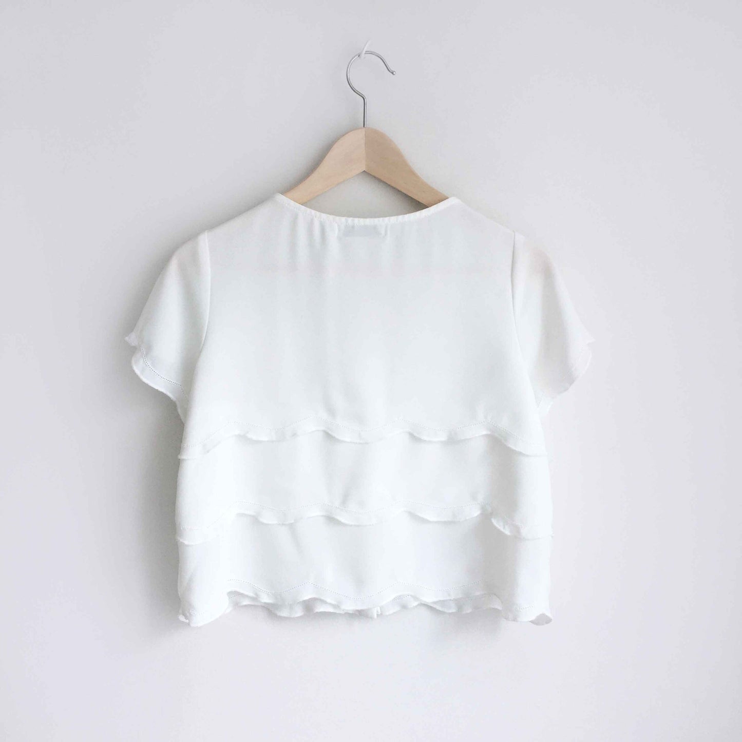 MINKPINK tiered scallop hem button down crop - size xs