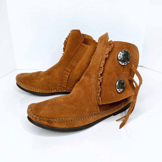 minnetonka suede 2-button hard sole fringe moccasin - size 7