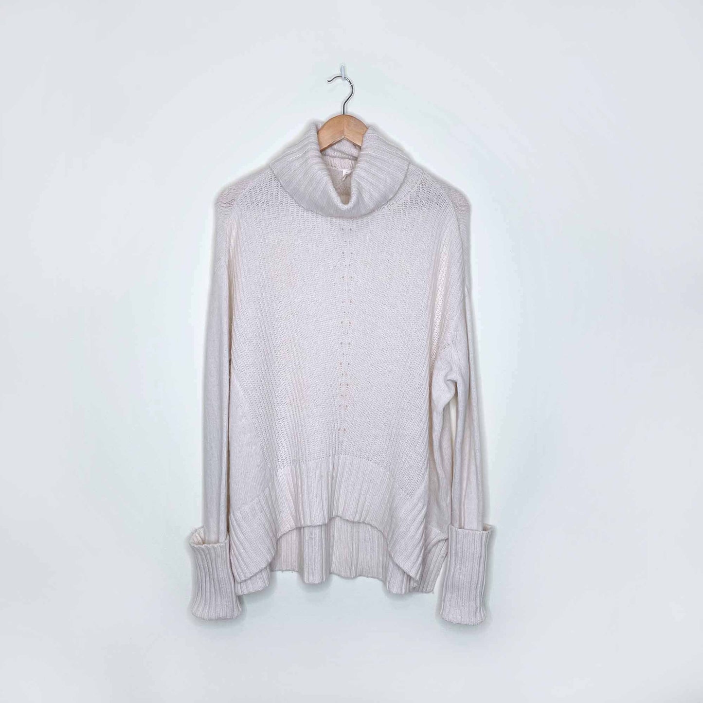 moth oversized wool-blend fireside turtleneck - size small