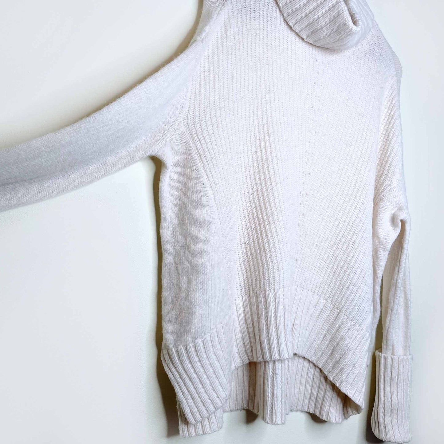 moth oversized wool-blend fireside turtleneck - size small