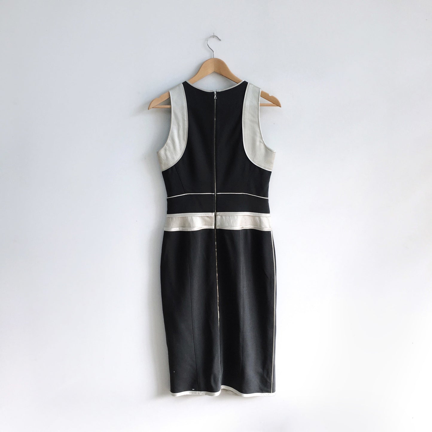 Narcisco Rodriguez Contour Sheath Dress - size Medium