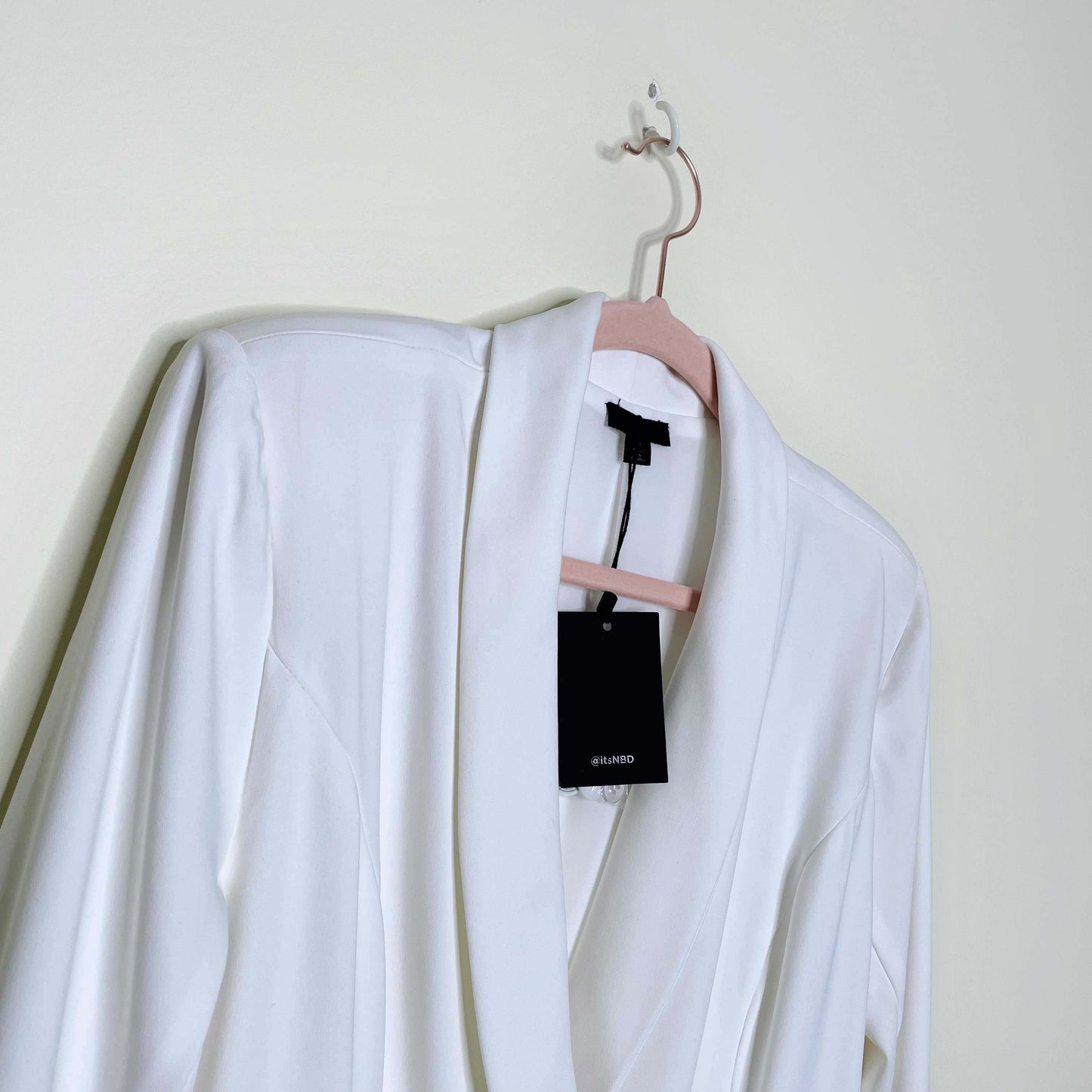 nwt nbd como la flor white suit dress - size medium