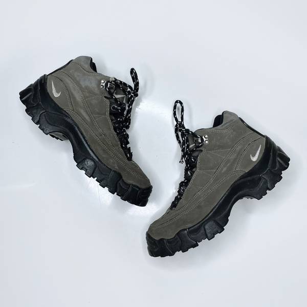 vintage nike acg 90s leather gorpcore hiking boots - size 6  display picture 2